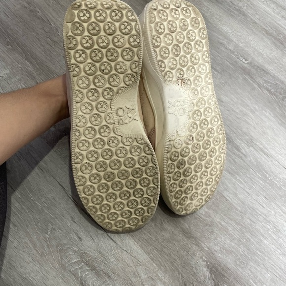 Roxy’s Cream Colored Tennis Shoes 8 - Picture 4 of 7
